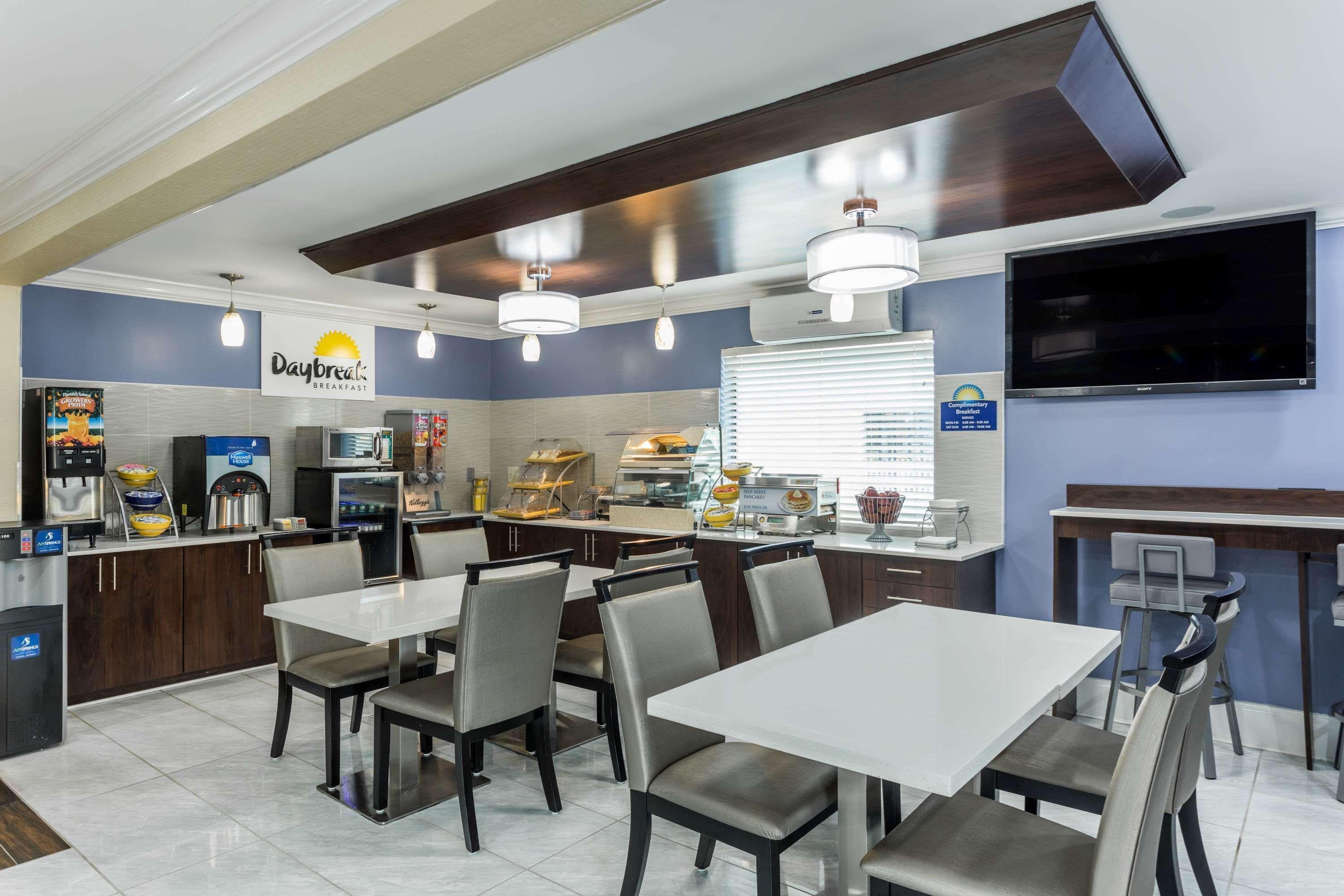 נורת' צ'רלסטון Days Inn By Wyndham Goose Creek מראה חיצוני תמונה