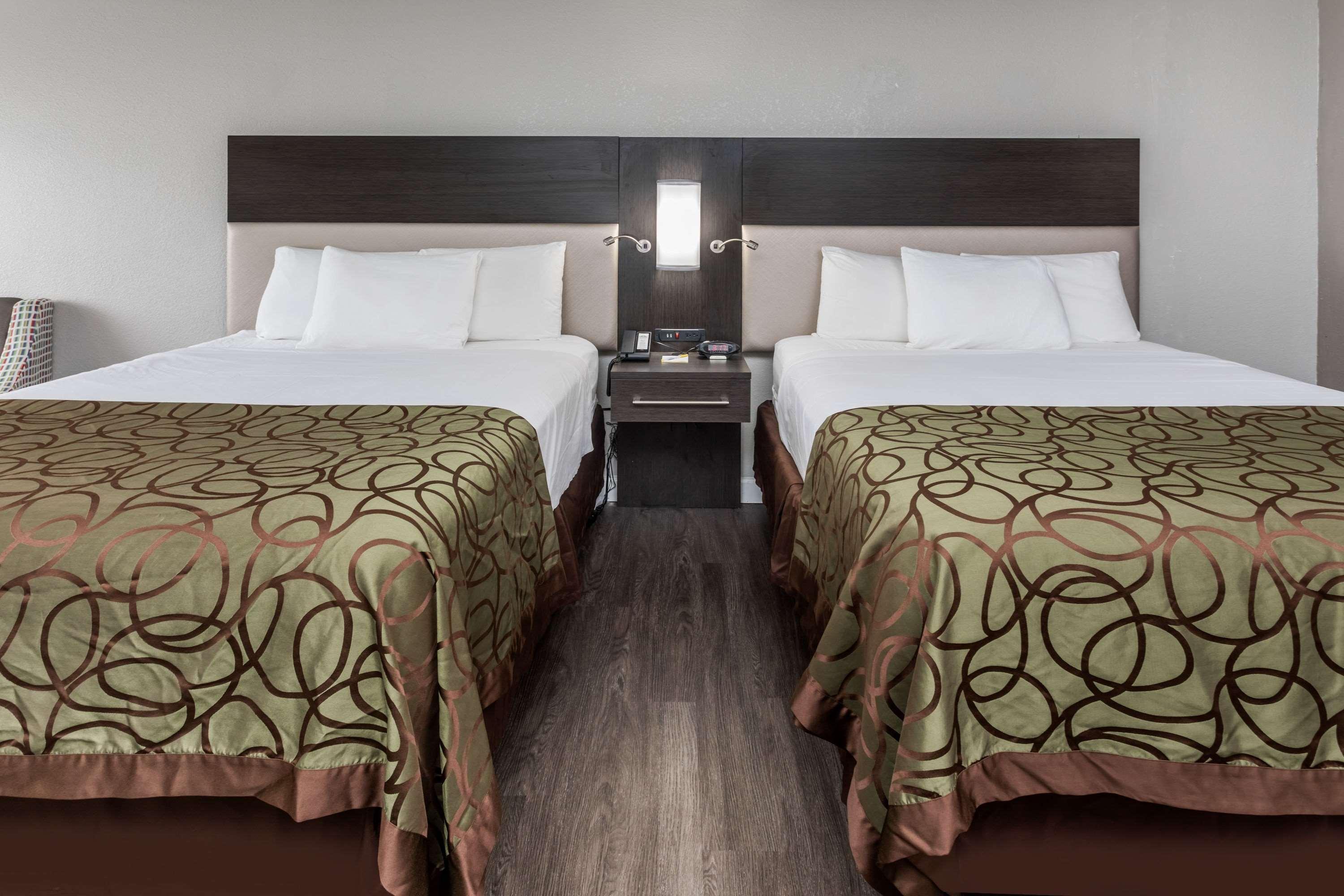 נורת' צ'רלסטון Days Inn By Wyndham Goose Creek מראה חיצוני תמונה