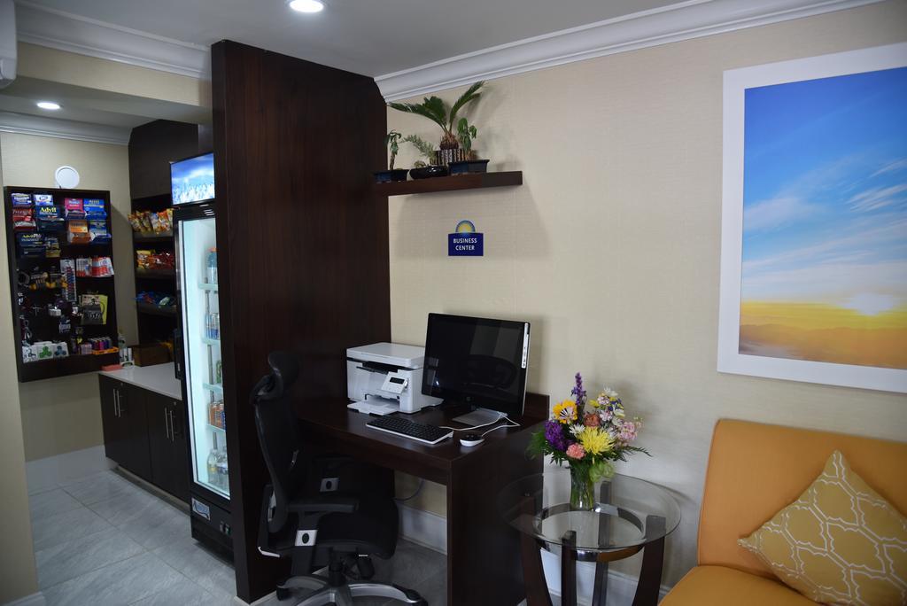 נורת' צ'רלסטון Days Inn By Wyndham Goose Creek מראה חיצוני תמונה