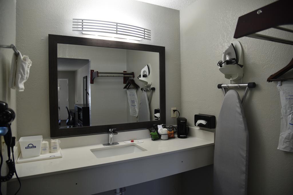 נורת' צ'רלסטון Days Inn By Wyndham Goose Creek מראה חיצוני תמונה