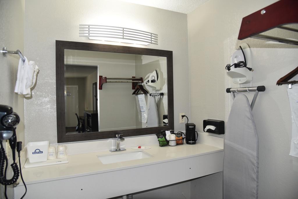 נורת' צ'רלסטון Days Inn By Wyndham Goose Creek מראה חיצוני תמונה