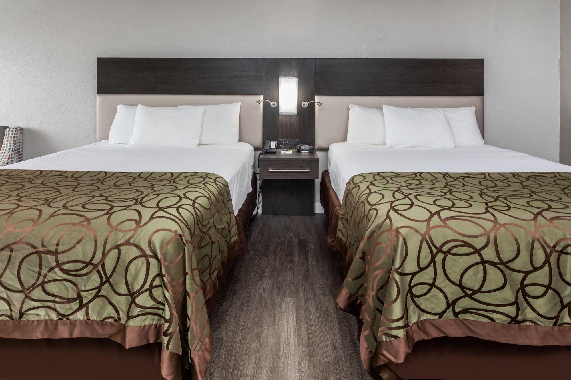 נורת' צ'רלסטון Days Inn By Wyndham Goose Creek מראה חיצוני תמונה